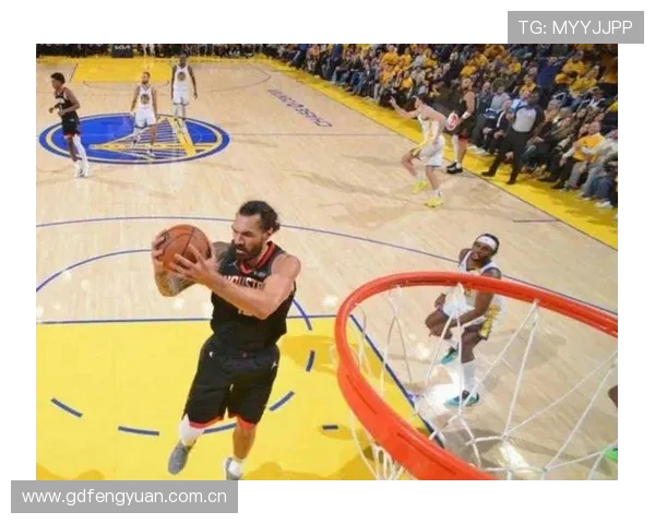 亚当斯全场出战14分钟贡献2分4篮板1助攻表现平平球队获胜