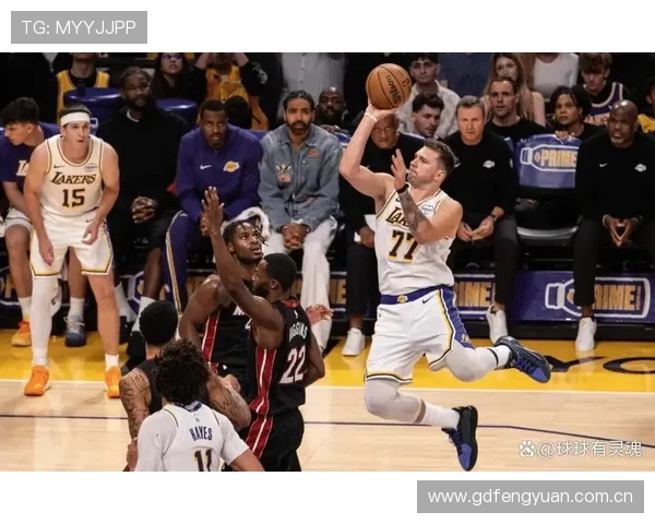 艾顿盛赞雷迪克逆境掌舵信任队员凝聚球队战斗力推动赛季前行表现